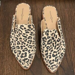 Treasure & Bond Black and Cream Leopard Print Mules